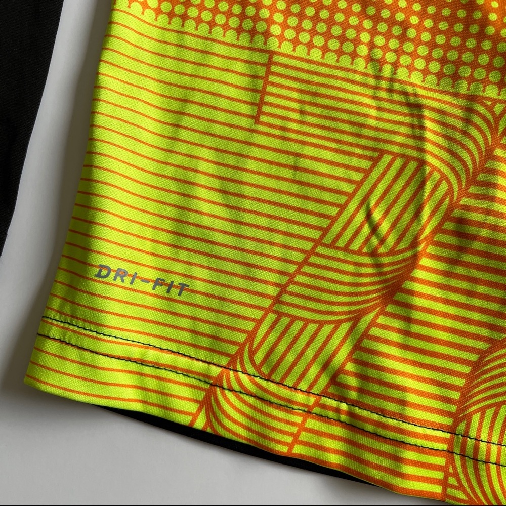 Nike tee - Picture 2 of 4